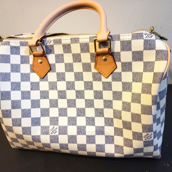 Louis Vinton purse - Picture 1 of 3